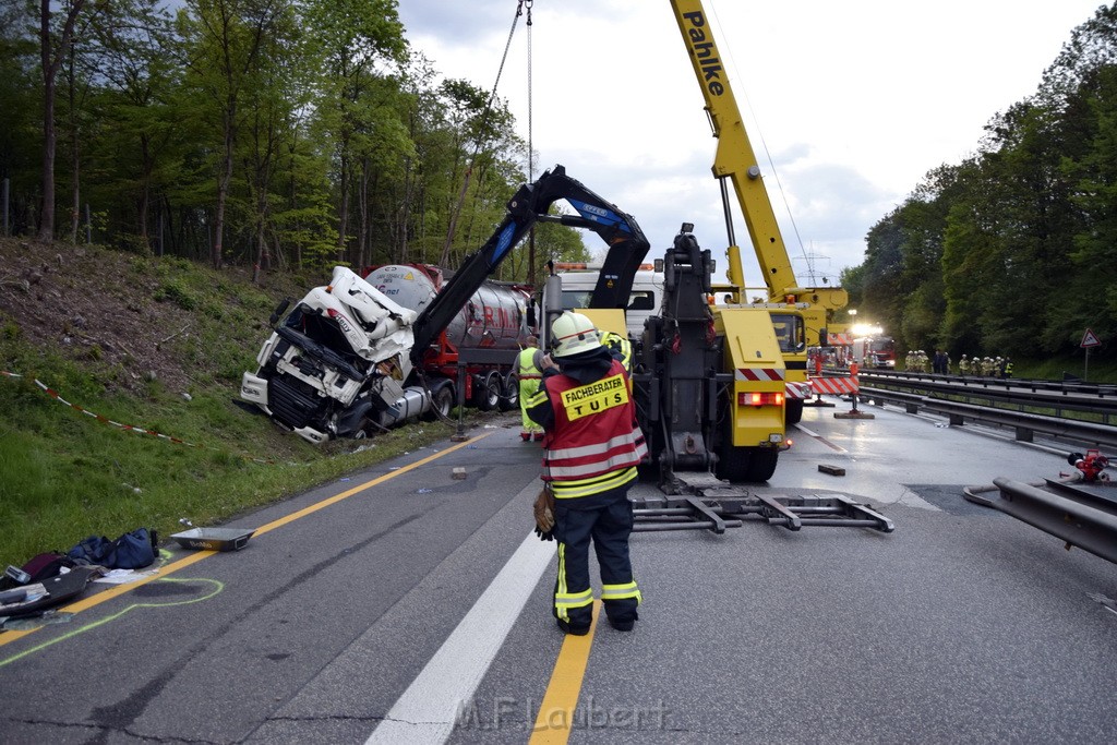 VU Gefahrgut LKW umgestuerzt A 4 Rich Koeln Hoehe AS Gummersbach P464.JPG - Miklos Laubert